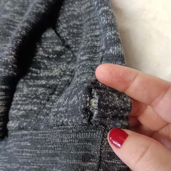 Queen pullover hoodie size small (flaw) - Picture 14 of 16